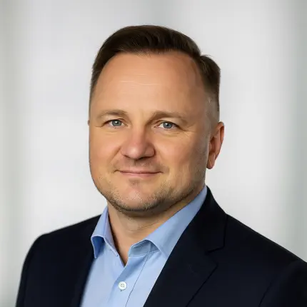 Portrait of Ovi Dogar, Product Researcher and Author at FitBeforeBuy